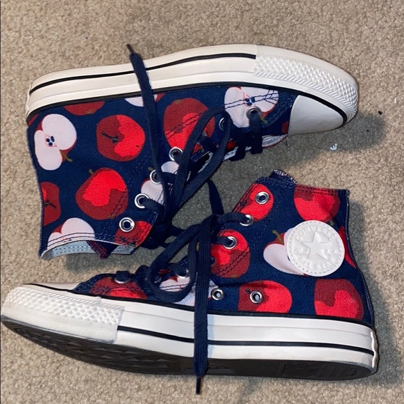 converse apple print